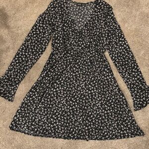 Black Floral V-Neck Long Sleeved Dress